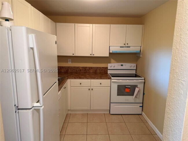 Building Photo - 9001 SW 77th Ave