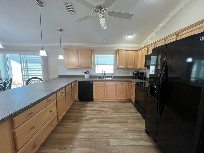 Building Photo - 3-bedroom, 2-bathroom furnished home in Th...