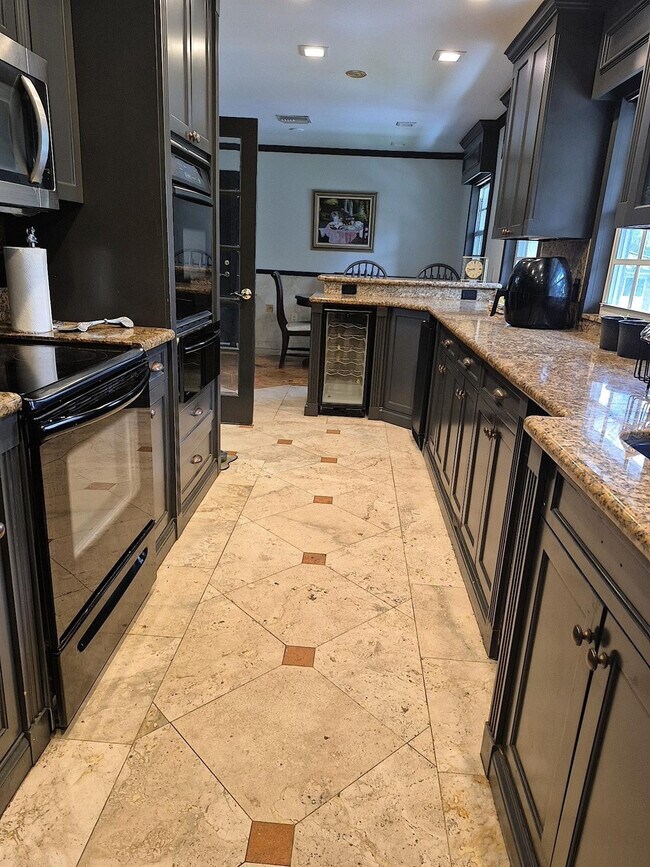 Building Photo - 11081 SW 30th Ct