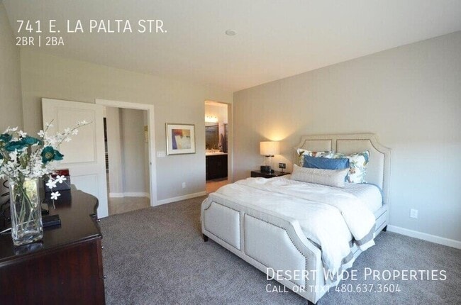 Building Photo - 741 E La Palta St