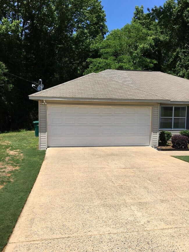 Building Photo - Home for Rent in Elrod... Available to View Now!!!