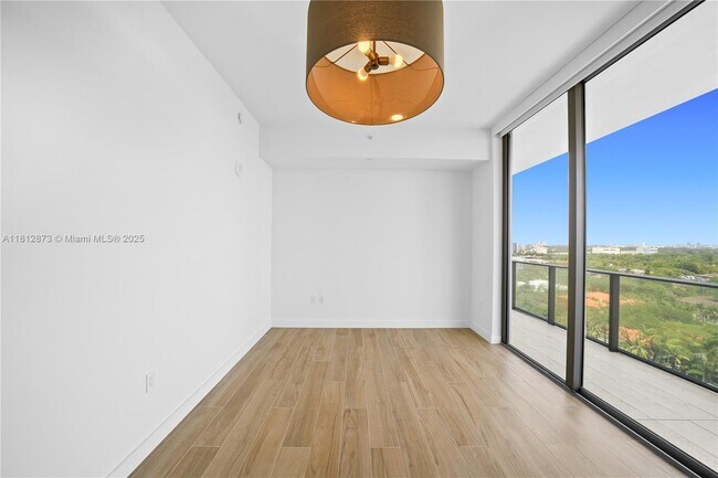 Building Photo - 2678 Tigertail Ave