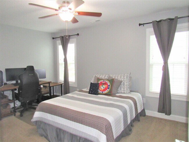 Building Photo - 4 Bedroom 2.5 Bath Onslow Bay