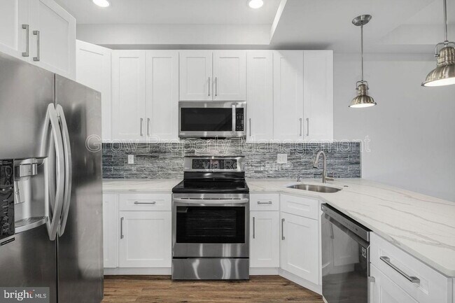 Building Photo - 1904 E York St