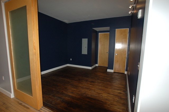 Building Photo - 2-Bedroom Unit Available in Downtown Columbus