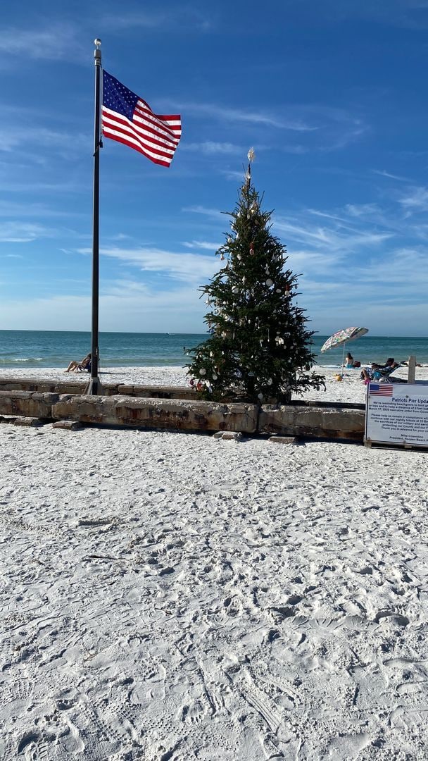 Building Photo - Charming 2/2 Seasonal Rental in Sarasota – Minutes from the Beach! Private Courtyard Included!!