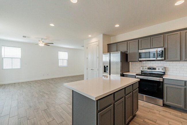 Building Photo - 5538 S Dillon