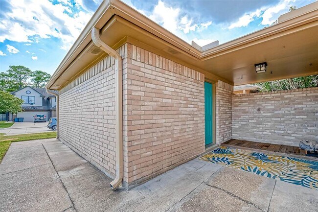 Building Photo - 502 Birdsong Dr