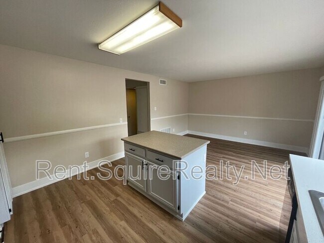 Building Photo - 765 Knollwood Ln