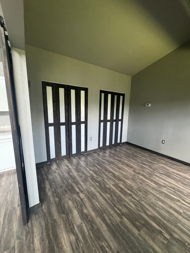 Building Photo - 933 Lincolnwood Dr