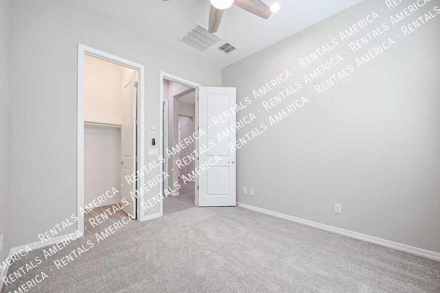 Building Photo - 640 W Winchester Dr
