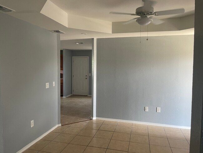 Building Photo - 1015 Hope River Dr