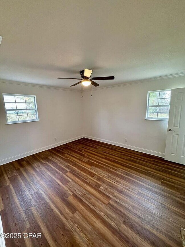 Building Photo - Must-See Property