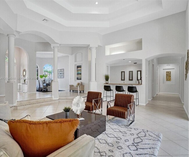 Building Photo - 2501 Poinciana Dr