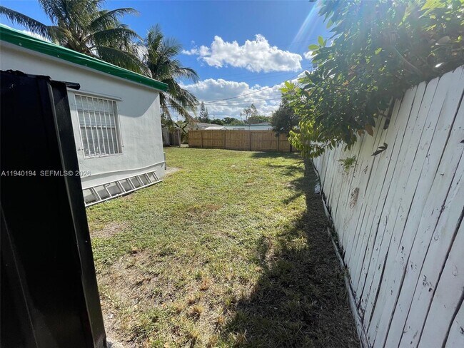 Building Photo - 1332 NE 177th St