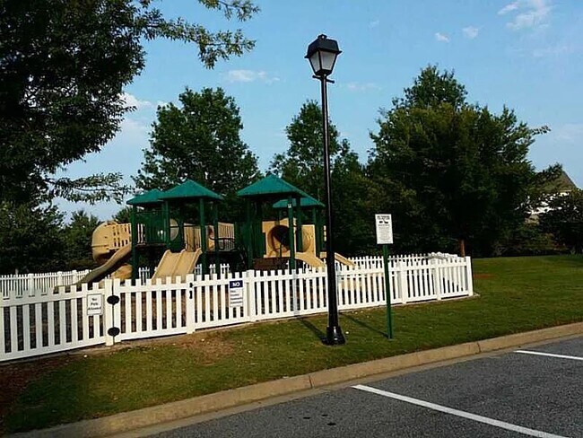 Building Photo - 4225 Brumby Ln