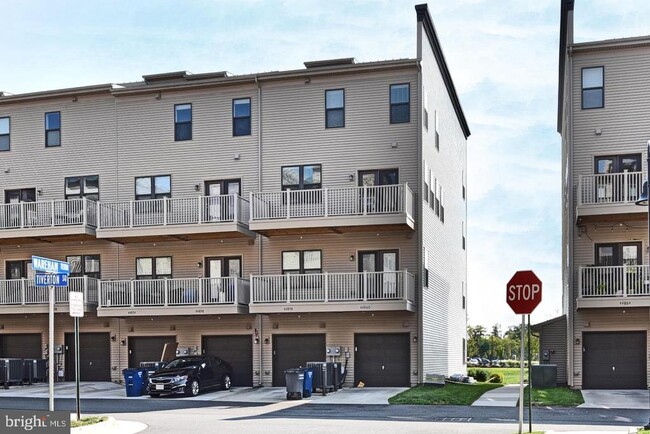Primary Photo - 44858 Tiverton Sq