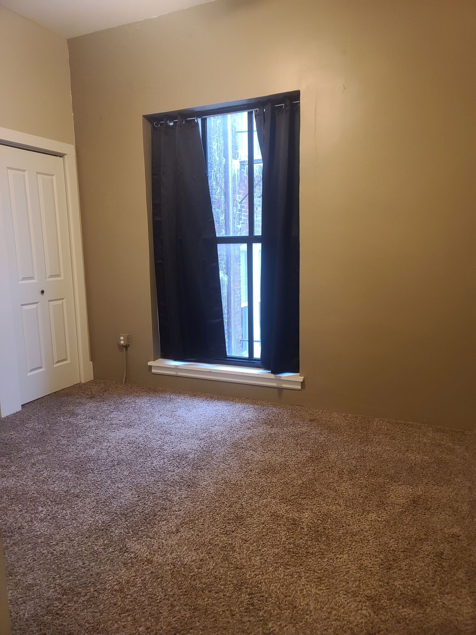 Building Photo - 411 N Brady St