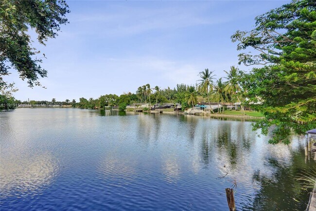 Building Photo - 5551 SW 57th St