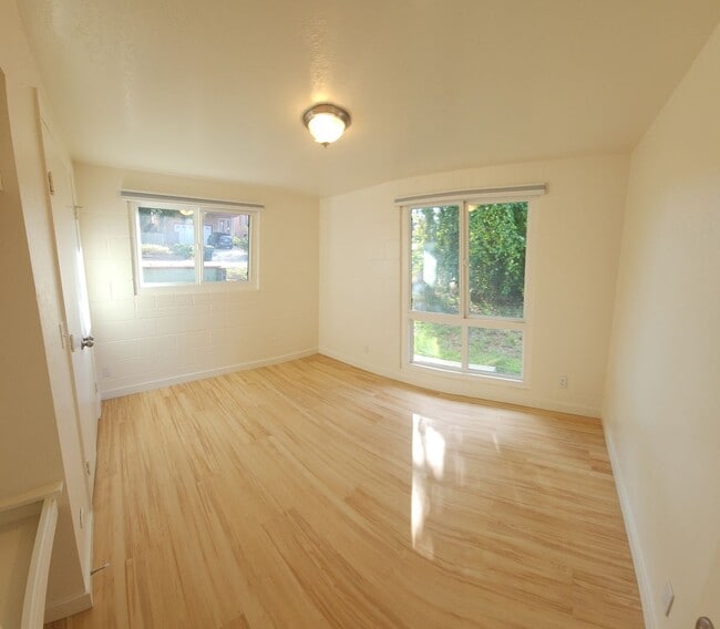 Building Photo - Cuesta By the sea cottage for Rent! Close ...