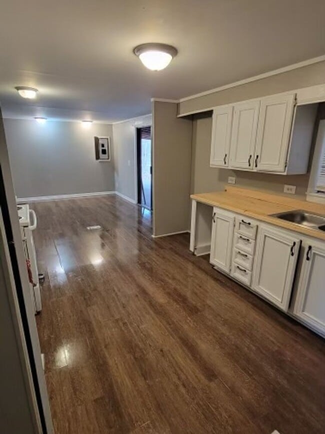 Building Photo - Renovated 3 Bedroom 2 Bath Home for Rent!!