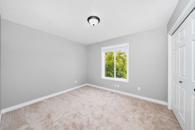 Building Photo - 16742 NW Dublin Ct