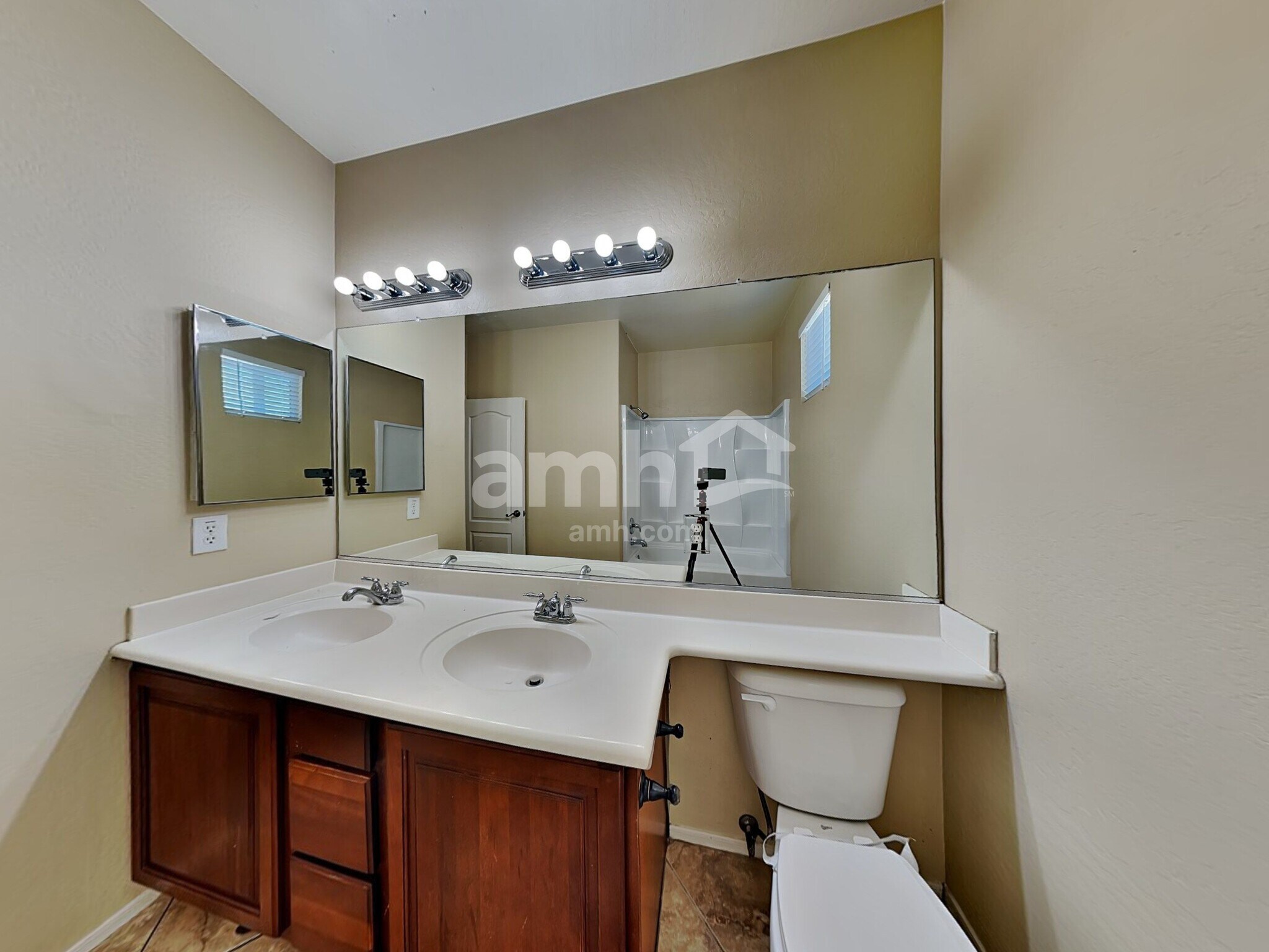 Building Photo - 7307 S 73rd Dr