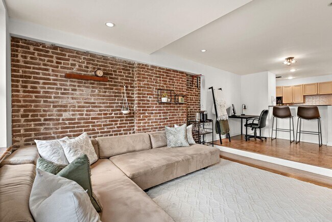 Building Photo - 1315 Washington St