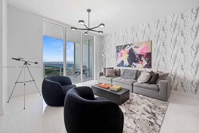 Building Photo - 15811 Collins Ave