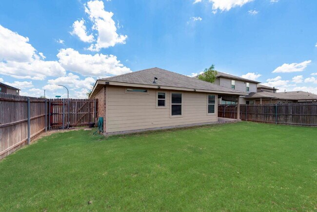 Building Photo - Attractive 4-Bedroom Home in Villages of Eagle Mountain!