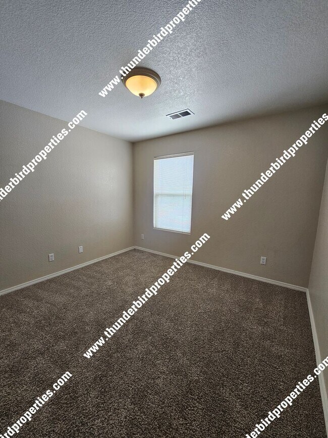 Building Photo - 5743 Valle Alegre Pl NW