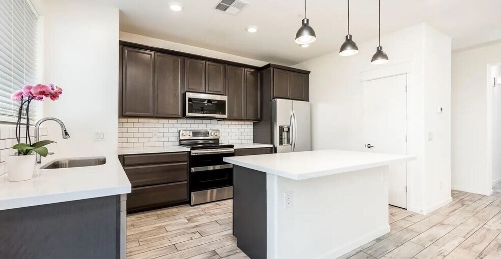 Building Photo - 300 N Gila Springs Blvd