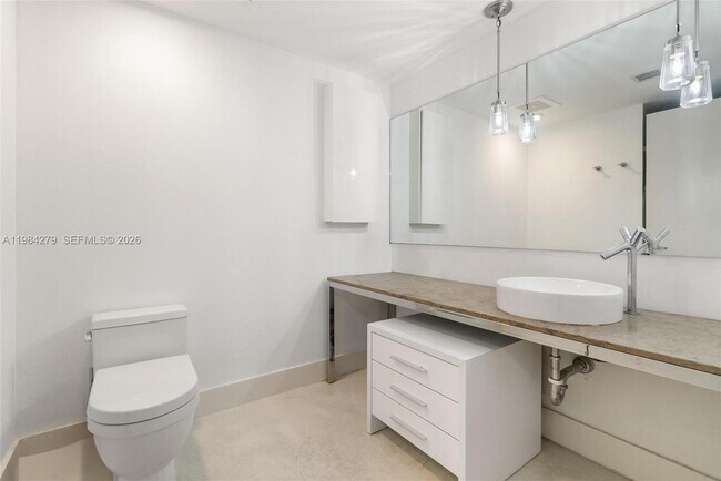 Building Photo - 465 Brickell Ave