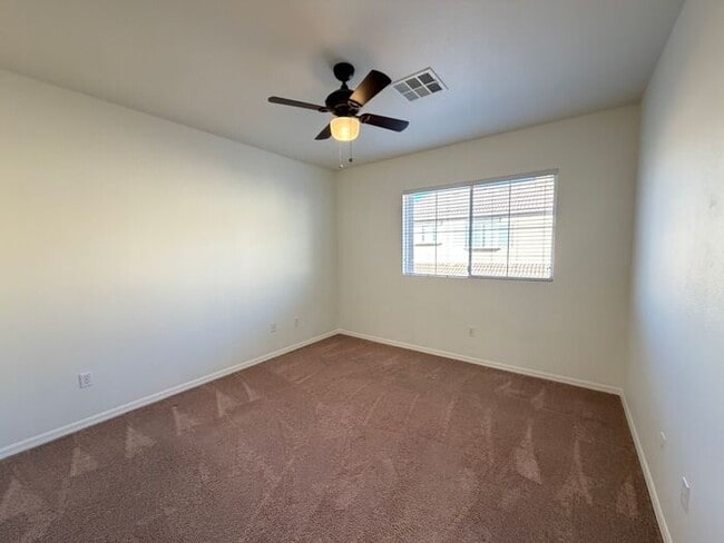 Building Photo - Carry Over Showing: This property has been shown before and will be rented to the first most qual...
