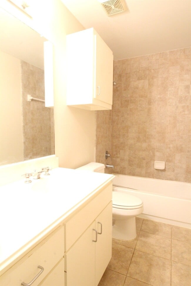 Building Photo - 3031 Buttercup St