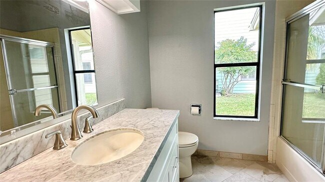 Building Photo - 806 Pine Shores Cir