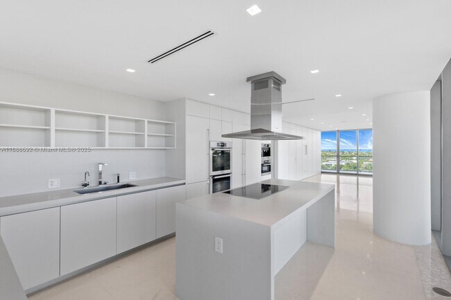 Building Photo - 350 Ocean Dr
