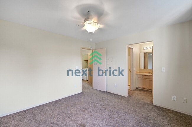 Building Photo - Spacious 3-Level Condo with 2-Car Garage, Mt. Rainier Views & Turnkey Comfort in Bonney Lake