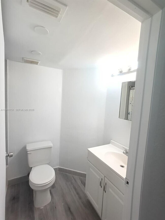 Building Photo - 2871 N Oakland Forest Dr