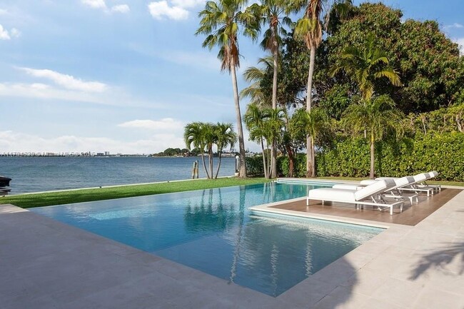 Primary Photo - 7972 Biscayne Point Cir