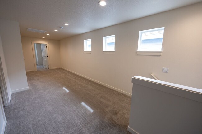 Building Photo - Three Bedroom Home in Ridgefield