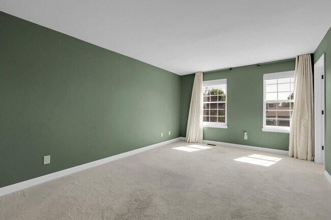 Building Photo - 11565 Crow Hill Dr