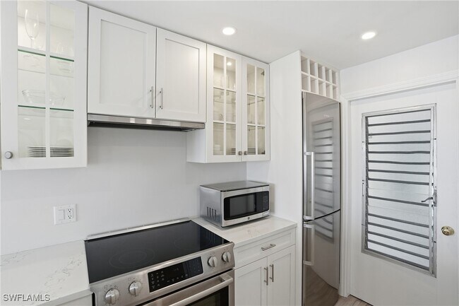 Building Photo - 1300 Gulf Shore Blvd N