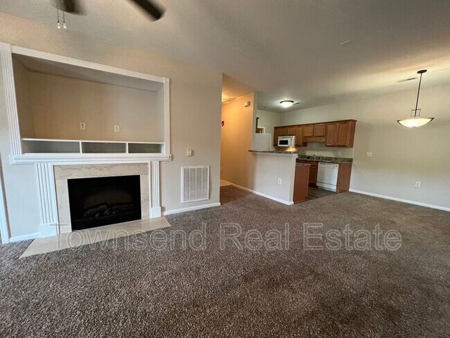 Building Photo - 621 Marshtree Ln