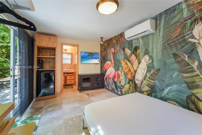 Building Photo - 521 NE 74th St