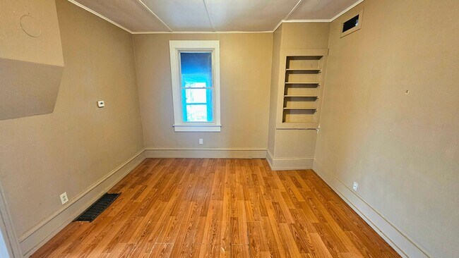 Building Photo - 490 Grand St