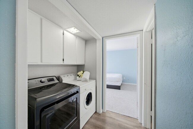 Building Photo - 8523 Hearth Dr