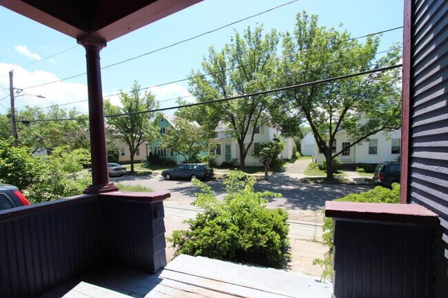 Building Photo - 14 Crombie St