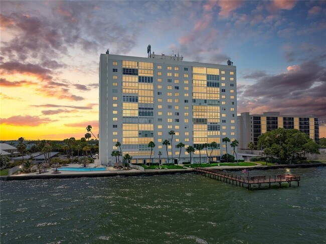 Building Photo - 7200 Sunshine Skyway Ln S