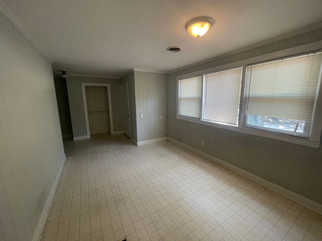 Building Photo - 3 Bedroom 2 Bathroom House with Bonus  Room